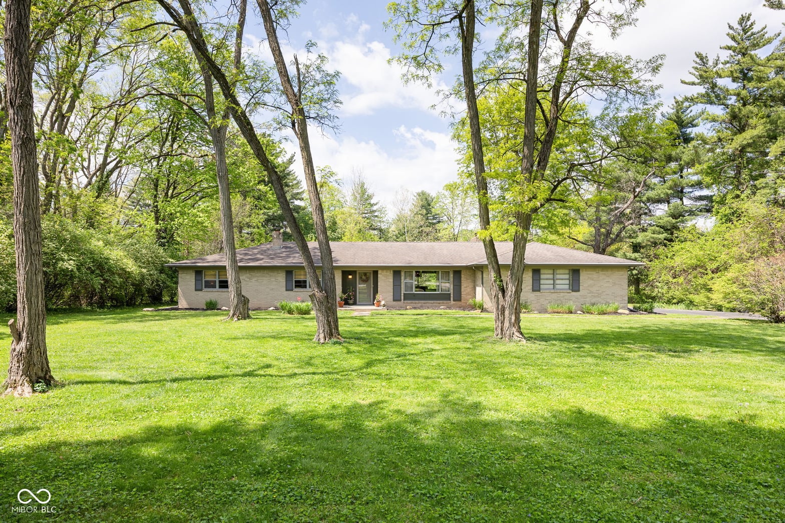 Photo of 7050 Allisonville Road, Indianapolis, IN