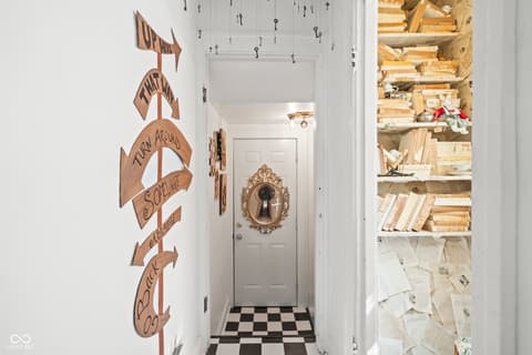 Foyer at 814 E 48th Street, Indianapolis, IN