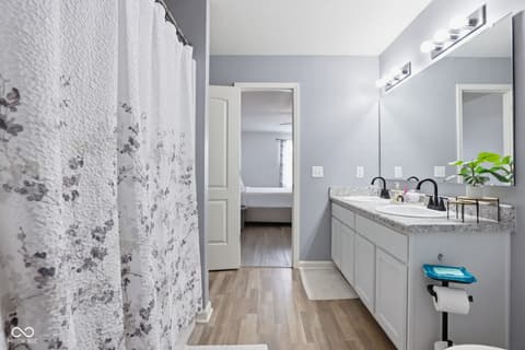 Photo of 375 Michael Drive, Atlanta, IN