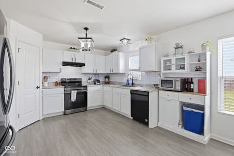 Photo of 375 Michael Drive, Atlanta, IN