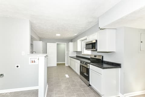 Photo of 541 S Alpha Avenue, Brownsburg, IN