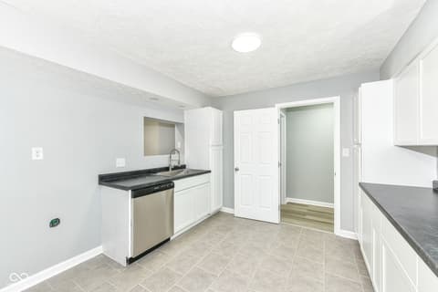 Photo of 541 S Alpha Avenue, Brownsburg, IN
