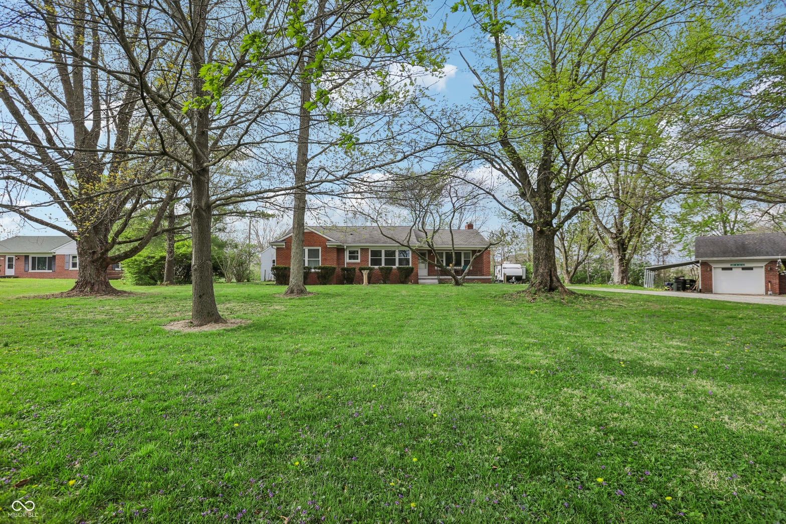 Yard at 1407 W Us Highway 52, Fountaintown, IN