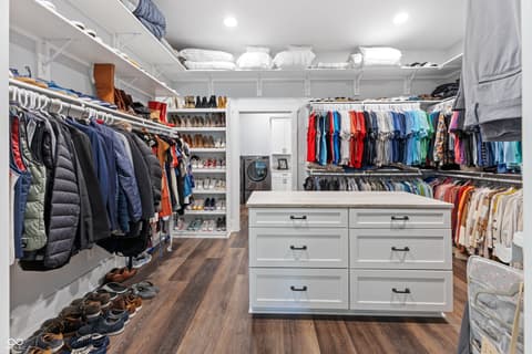 Walk In Closets — 5780 E County Road 1200 S, Cloverdale, IN
