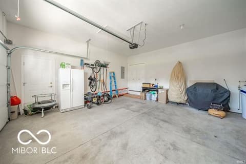 Garage at 4300 W Coyote Run Court, Muncie, IN