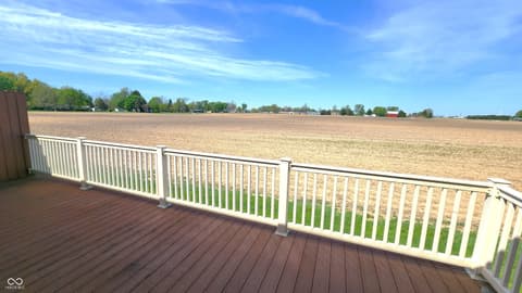 Outdoor living area at 1400 Willow Walk Parkway, Elwood, IN
