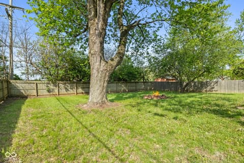 Yard at 1523 Northcrest Drive, Anderson, IN