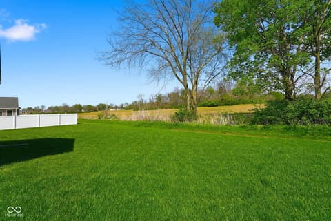 Yard at 1400 N Tk Way, Yorktown, IN