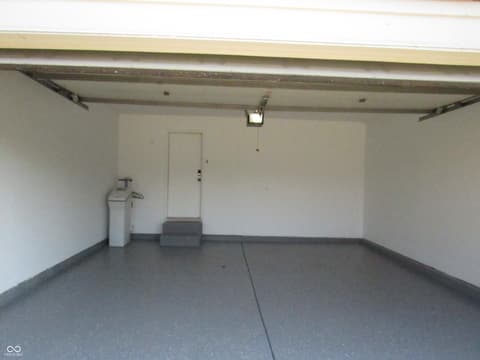 Garage at 8287 Shute Circle, Avon, IN