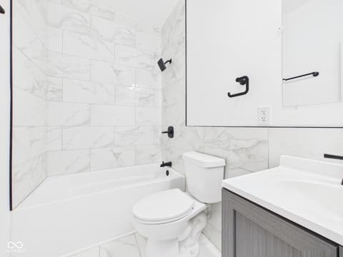 Laundry room at 208 S Woodworth Avenue, Frankton, IN