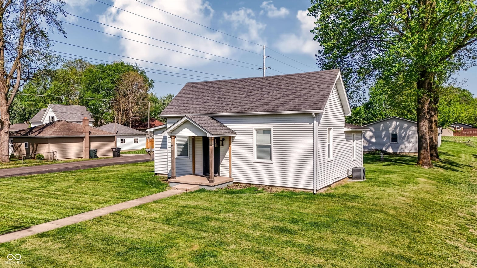 Photo of 25 N Depot Street, New Palestine, IN