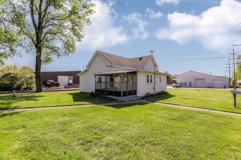 Photo of 25 N Depot Street, New Palestine, IN