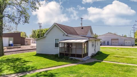 Photo of 25 N Depot Street, New Palestine, IN