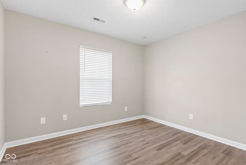 Photo of 1213 Ironwood Pass Avenue, Scottsburg, IN