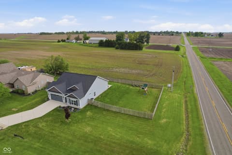 Photo of 317 E Quail Drive, Oxford, IN