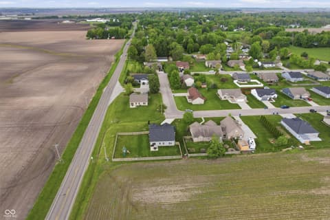 Photo of 317 E Quail Drive, Oxford, IN