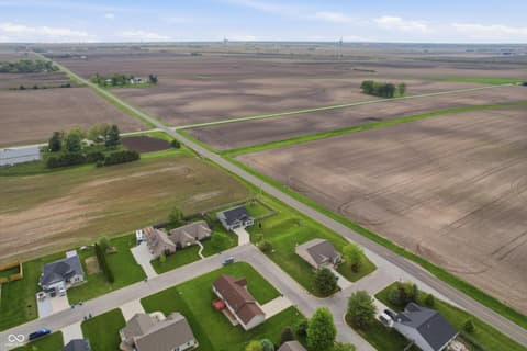 Photo of 317 E Quail Drive, Oxford, IN