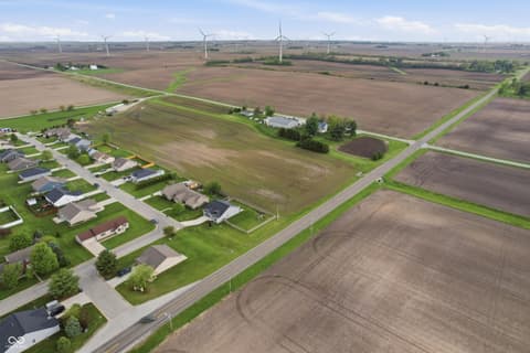 Photo of 317 E Quail Drive, Oxford, IN