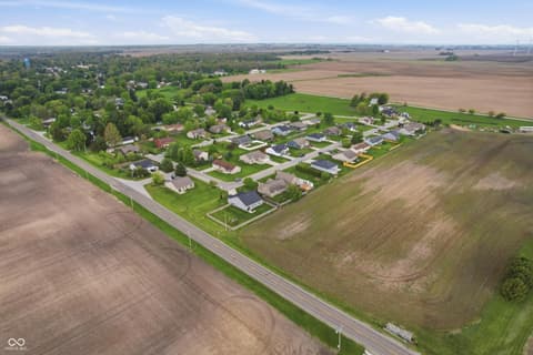 Photo of 317 E Quail Drive, Oxford, IN