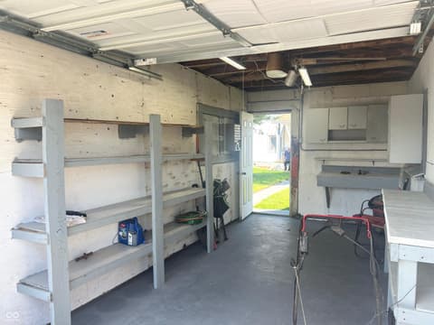 Garage at 632 Elm Street, Shelbyville, IN