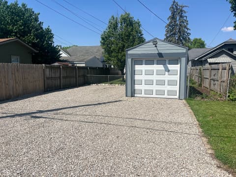 Parking — 632 Elm Street, Shelbyville, IN