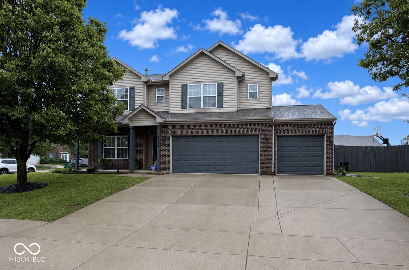 Front exterior at 1619 Beacon Pointe Boulevard, Brownsburg, IN
