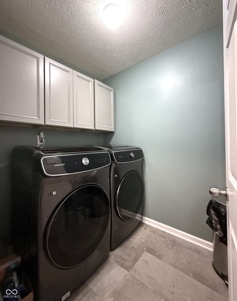 Laundry room at 1619 Beacon Pointe Boulevard, Brownsburg, IN