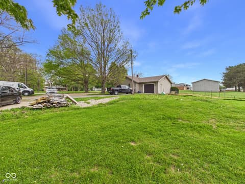 Yard at 9211 S Us Highway 35, Muncie, IN