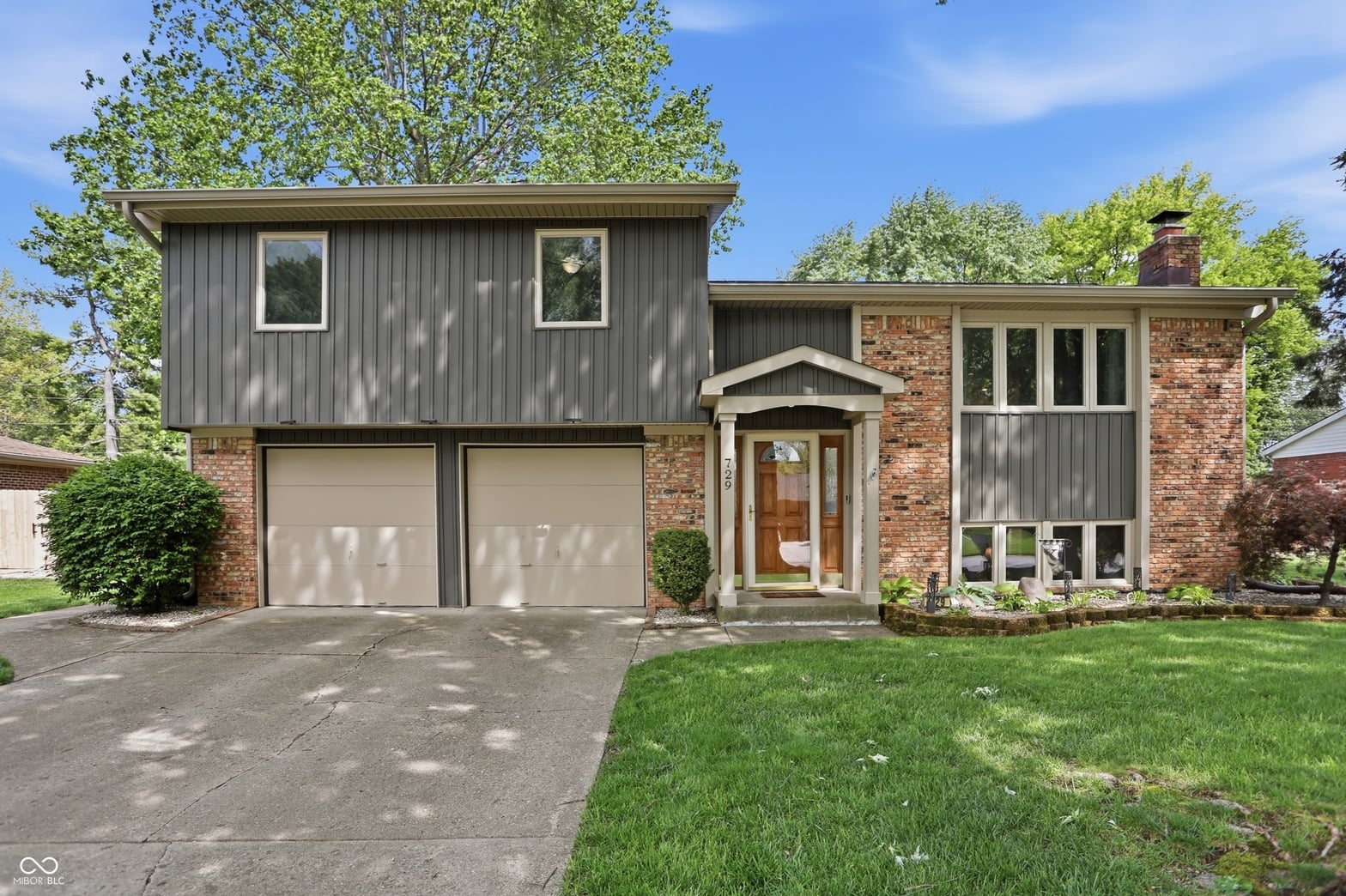 Photo of 729 Colonial Way, Greenwood, IN