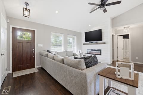 Living room at 258 Gettysburg, Coatesville, IN