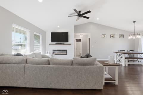 Living room at 258 Gettysburg, Coatesville, IN