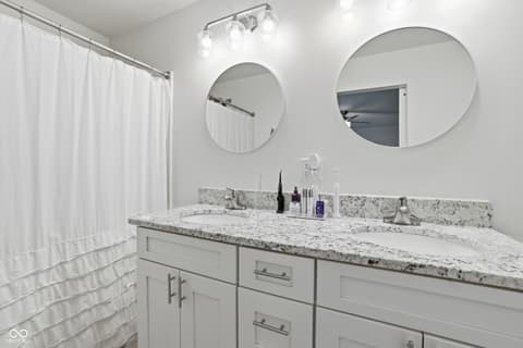 Bathroom at 258 Gettysburg, Coatesville, IN