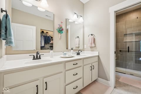 Photo of 1569 Leisure Way, Greenfield, IN