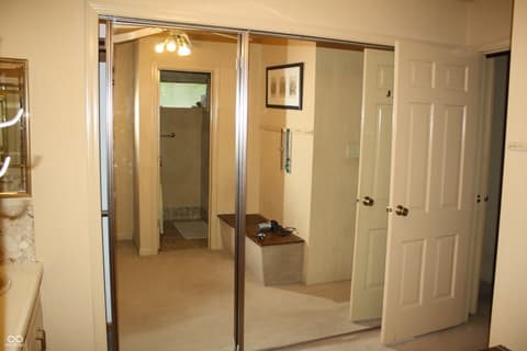 Photo of 8734 Log Run Drive N, Indianapolis, IN