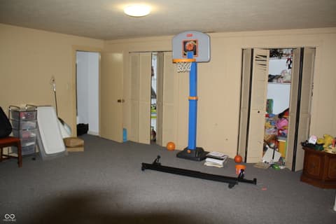 Photo of 8734 Log Run Drive N, Indianapolis, IN
