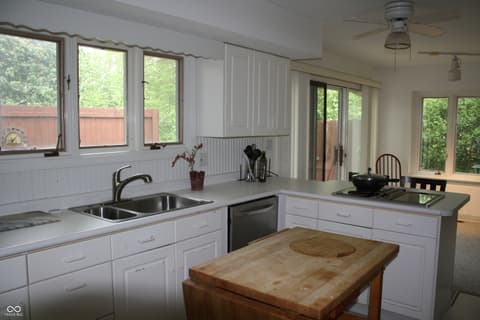 Photo of 8734 Log Run Drive N, Indianapolis, IN