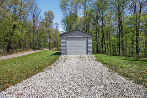 Barn — 9451 S Chapel Hill Road, Heltonville, IN