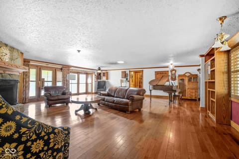 Living room at 2649 N 600 W, Thorntown, IN