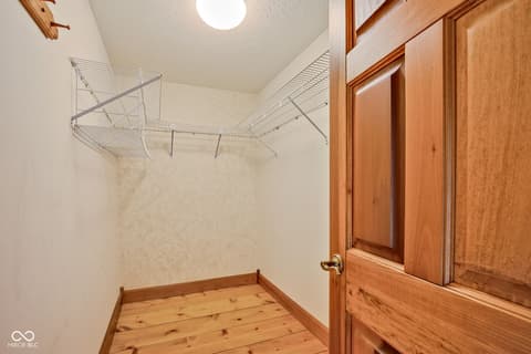 Walk In Closets — 2649 N 600 W, Thorntown, IN