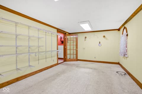 Walk In Closets — 2649 N 600 W, Thorntown, IN