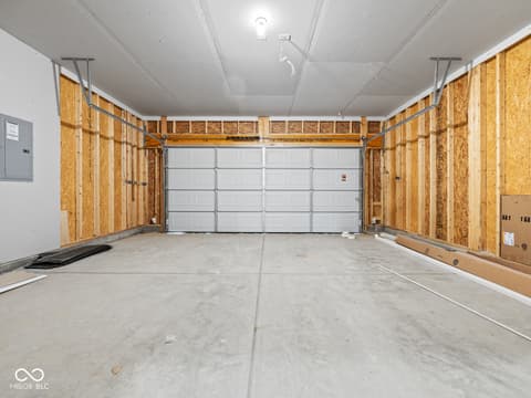 Garage at 570 Plowman Drive, Shelbyville, IN