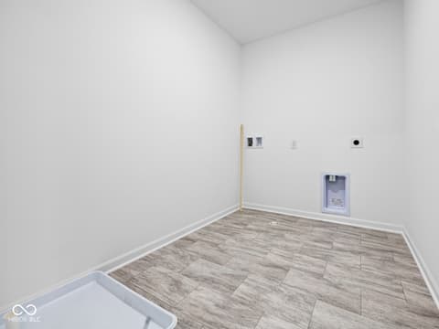 Laundry room at 570 Plowman Drive, Shelbyville, IN