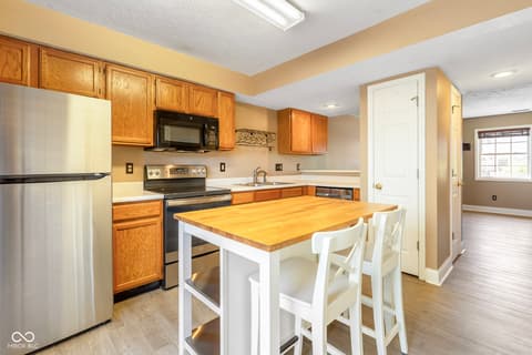 Photo of 765 E Sherwood Hills Drive, Bloomington, IN