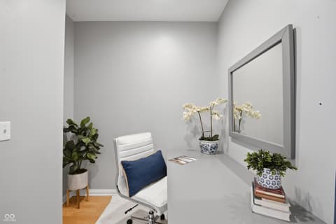 Bonus room at 215 N New Jersey Street, Indianapolis, IN