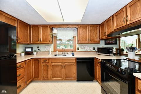 Photo of 4075 Lakewood Court, Clayton, IN