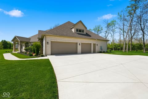 Photo of 1501 N Legend Court, Muncie, IN
