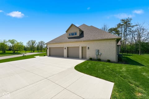 Photo of 1501 N Legend Court, Muncie, IN