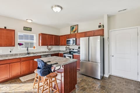Photo of 1749 N Creekwater Pass, Greenfield, IN