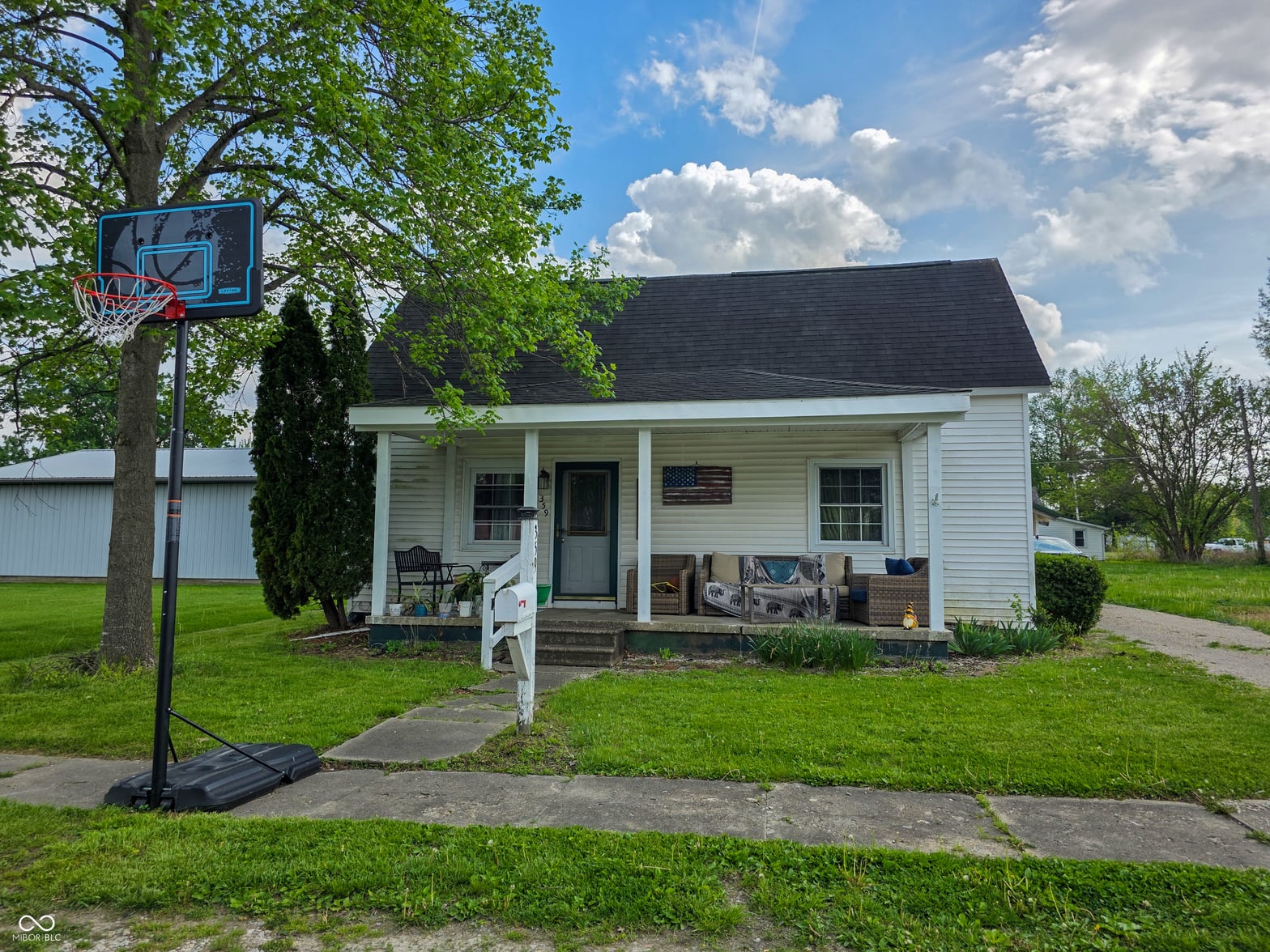 Photo of 359 J Street NW, Linton, IN