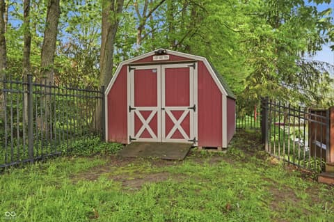 Barn — 5475 Steven Drive, Greenwood, IN